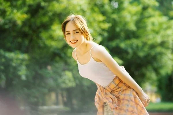 Dù giản dị, hot girl Đại học Kiến Trúc vẫn khiến anh em xiêu lòng