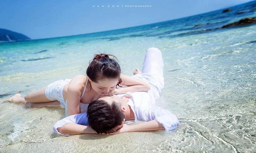 Ảnh cưới trên biển đẹp long lanh hút hồn các cặp đôi