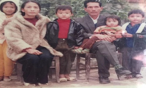 Dân mạng khoe ảnh thần thái sành điệu của phụ huynh ngày xưa