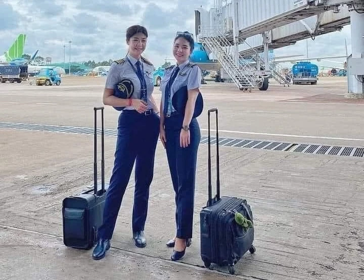 Đội bay toàn nữ phi công vừa xinh đẹp vừa tài giỏi