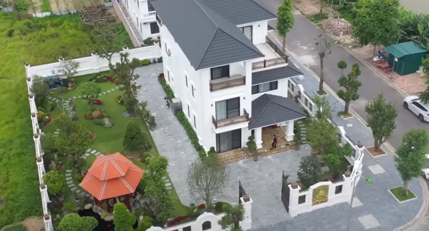 Choáng ngợp biệt thự nghìn mét vuông trồng toàn lan đột biến ở Bắc Ninh