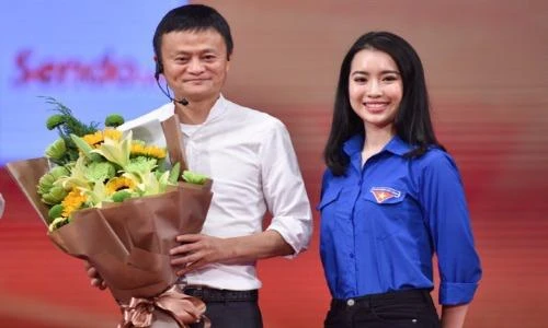 Nhan sắc Hoa khôi Ngoại giao đối thoại với tỷ phú Jack Ma
