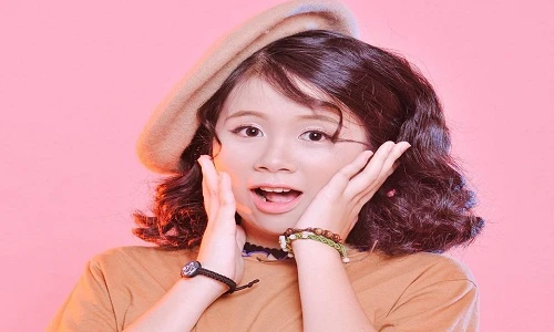 Nữ sinh lớp 11 và nụ cười xinh ngắm mãi không chán