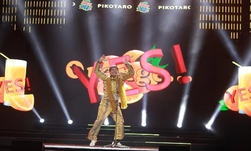 Dân mạng phát sốt với chủ nhân hit “bút-táo-dứa-bút” xuất hiện tại HN