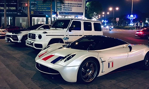 Minh Nhựa "xách" dàn siêu xe 130 tỷ đồng ra Đà Nẵng 