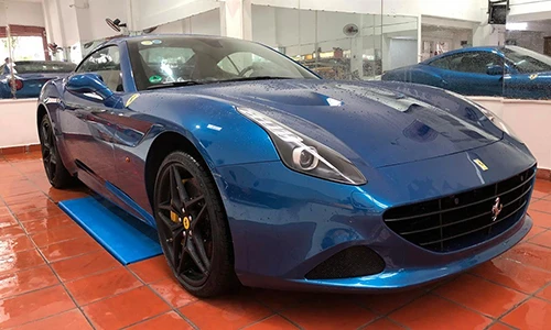 Xem Ferrari California 13,5 tỷ của ông Đặng Lê Nguyên Vũ