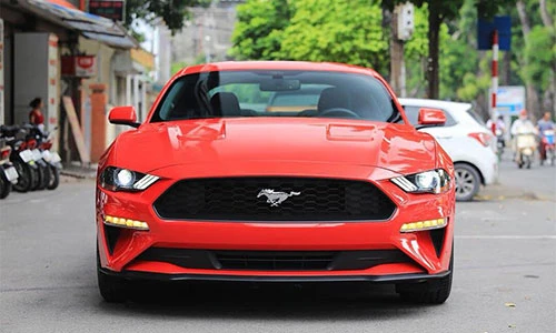 Thêm xe Ford Mustang 2018 hơn 2 tỷ đỏ rực về Hà Nội