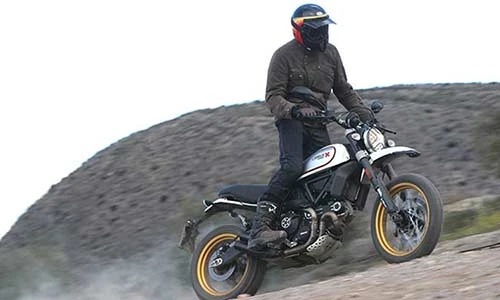 Xe môtô Ducati Scrambler Desert Sled độ Touring đậm cá tính