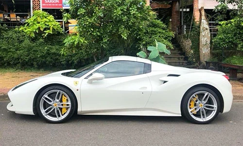 Đại gia Bình Phước tậu siêu xe Ferrari 488 Spider hơn 15 tỷ 