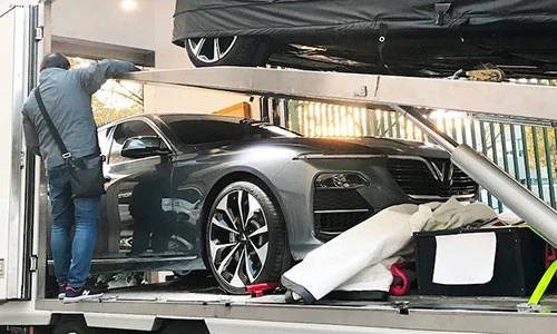 "Đập thùng" bộ đôi xe ôtô Vinfast tại Paris Motor Show 2018