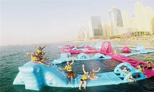 Giới trẻ thi nhau check-in tại công viên nước "khủng" ở Dubai