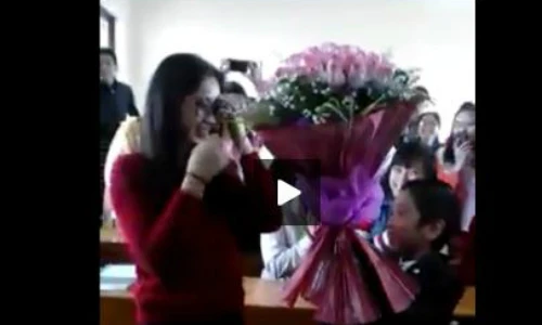 Ngất ngây với màn tỏ tình siêu dễ thương trong lớp học