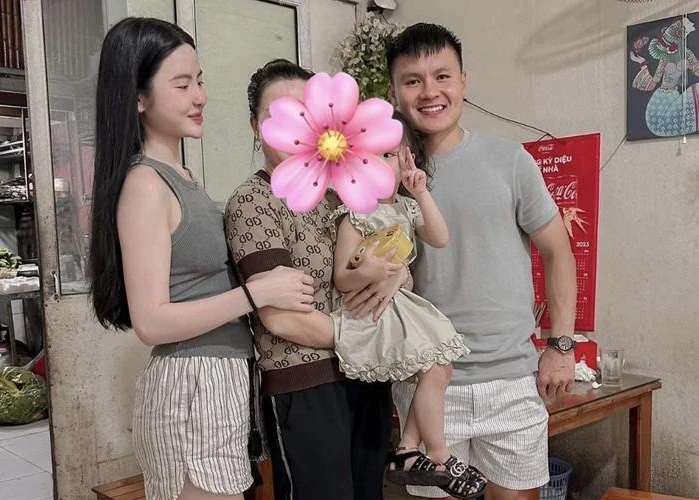 Bạn gái Quang Hải chính thức công khai thân mật, fan hỏi đám cưới?