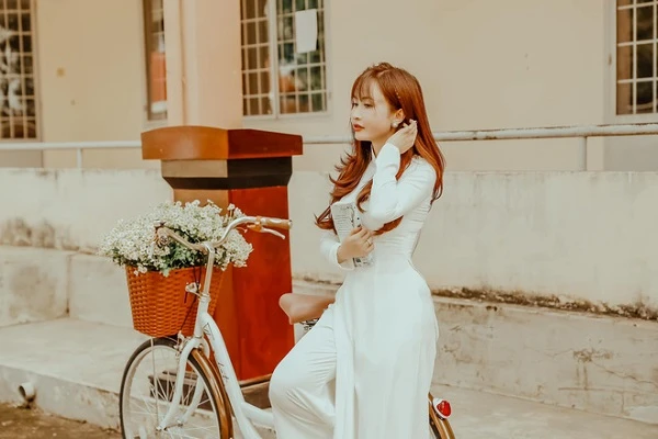 Vợ hai Minh Nhựa bất ngờ hồi xuân nhờ loạt ảnh nữ sinh