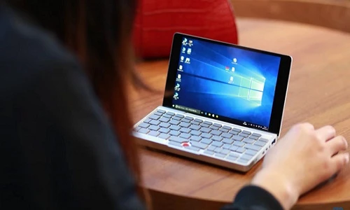 Cận cảnh laptop nhỏ nhất trên thế giới 