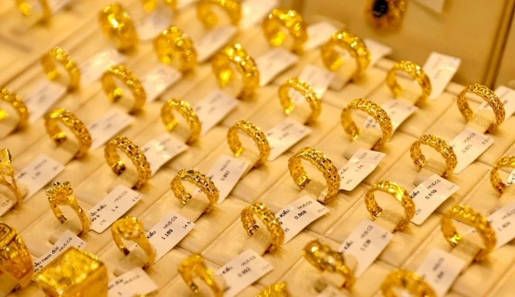 Giá vàng hôm nay 15/11: Lao dốc chưa thấy đáy? 