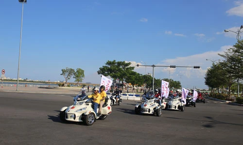 Hàng trăm siêu môtô “khủng” rầm rộ diễu hành tại Đà Nẵng