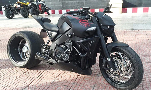 Siêu môtô B-King “hàng khủng” có một không hai của biker Việt