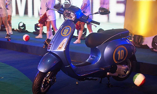 Hà Nội, “độc bản” Vespa Sprint-DelPiero đấu giá được 350 triệu