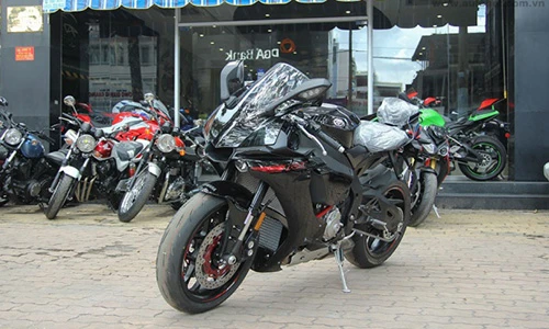 Siêu môtô Yamaha YZF-R1 2015 Black cực ngầu về Việt Nam
