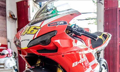 Pô độ titan của "thần gió" Pagani trên Ducati 848 Evo tại VN