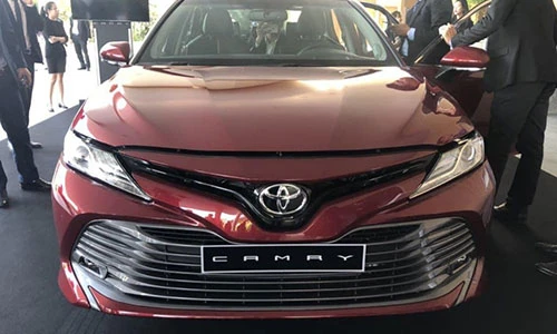 "Soi" chi tiết Toyota Camry 2019 tiền tỷ tại Việt Nam