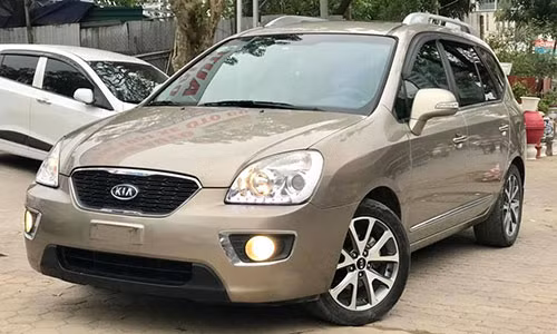 Cận cảnh Kia Carens 7 chỗ giá chỉ 400 triệu ở Hà Nội