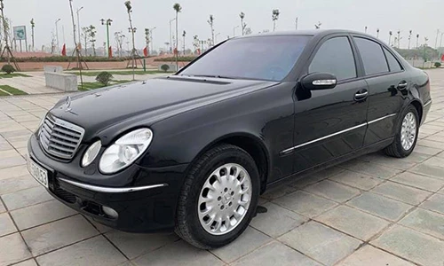 Xe sang Mercedes-Benz E240 giá chỉ 260 triệu đồng tại Hà Nội