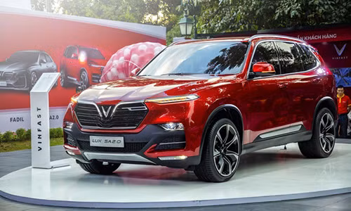 Xe ôtô VinFast chạy thử nghiệm trước khi đến tay khách hàng