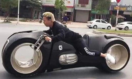 Cận cảnh siêu môtô Tron Light Cycle giá 2,7 tỷ tại Việt Nam