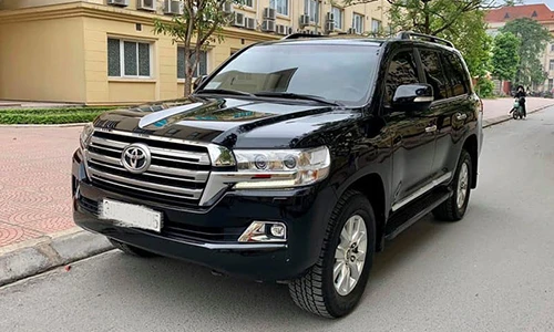 Toyota Land Cruiser dùng 3 năm giá hơn 3 tỷ ở Hà Nội