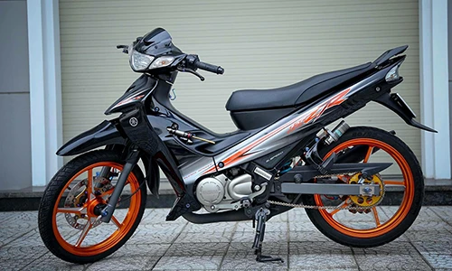 Cận cảnh xe máy Yamaha 125ZR hơn 300 triệu ở Sài Gòn