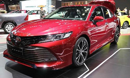 Toyota Camry 2019 mạnh mẽ hơn với gói độ TRD Sportivo 
