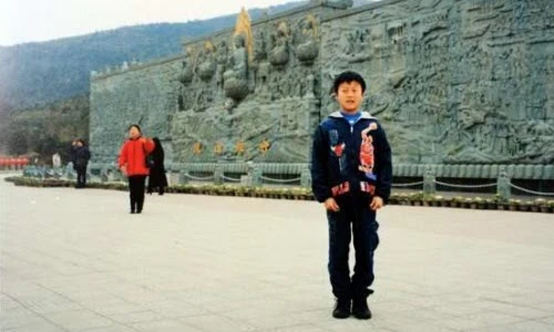 Ngẫu nhiên chụp ảnh với mẹ vợ từ khi mới 14 tuổi