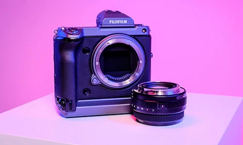 Fujifilm ra mắt máy ảnh 102 MP giá 255 triệu đồng 