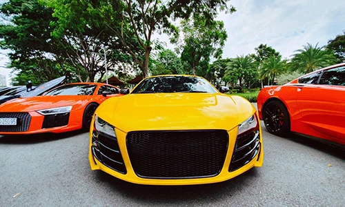 Dân chơi siêu xe Audi R8 tại Sài Gòn tụ hội "show hàng"