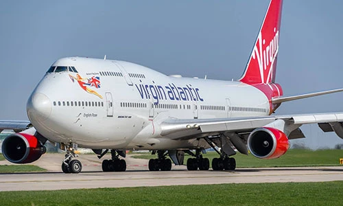 Máy bay hạ cánh khẩn cấp vì cháy pin xạc điện thoại