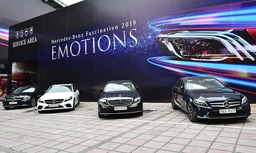 Cả dàn xe sang Mercedes-Benz tiền tỷ đổ bộ về Hà Nội