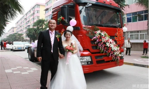 Độc đáo rước dâu bằng xe tải, máy xúc ở Trung Quốc