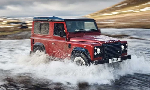 Xe địa hình Land Rover Defender giá 4,57 tỷ "cháy hàng"