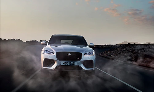 Jaguar F-Pace ra mắt phiên bản nhanh và mạnh nhất