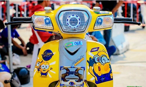 "Xế nổ" Honda Super Cub 110 độ khủng phong cách Minions