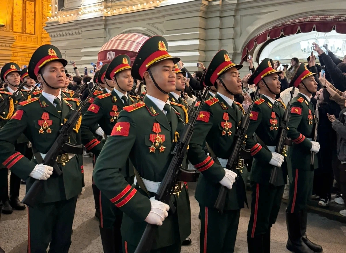 Những hình ảnh đoàn Việt Nam tham gia sơ duyệt tại Quảng trường Đỏ