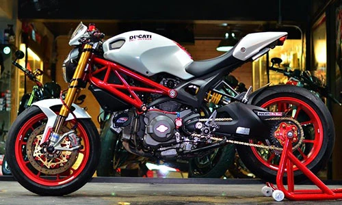 Xem “quỷ một giò” 796 nhà Ducati lên đời cực chất