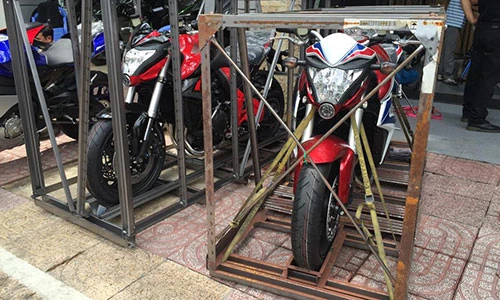 Chi tiết cặp đôi Honda CB1000R 2015 vừa cập bến Sài Thành 