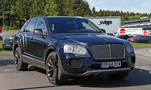 Cận cảnh SUV siêu sang Bentley lần đầu “trần trụi” diễu phố