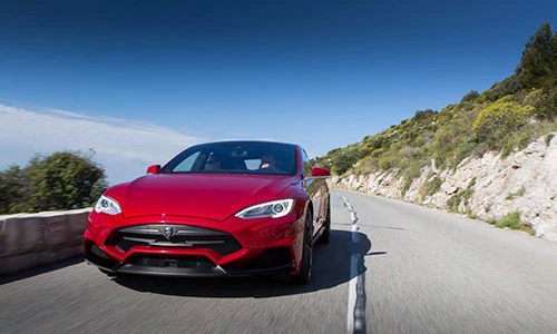 Sedan chạy điện Tesla lên đời cực mạnh, chấp siêu xe “một mắt“