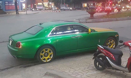Đại gia Ninh Bình độ Rolls-Royce chục tỷ thành Taxi