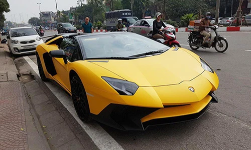 Lamborghini Aventador SV mui trần giá 39 tỷ tại Hà Nội