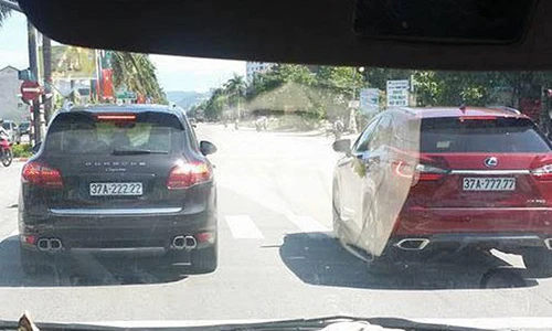SUV tiền tỷ Porsche và Lexus đeo biển "ngũ quý" tại Nghệ An